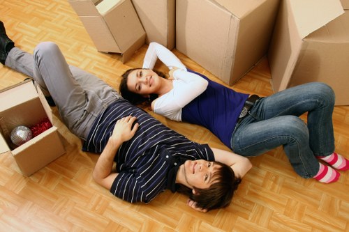 Unpacking service helping a South Kensington flat settle in quickly